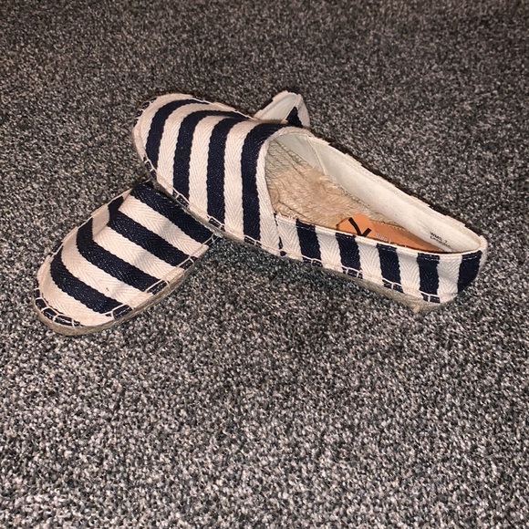 Summer strippy shoes! - Picture 2 of 3